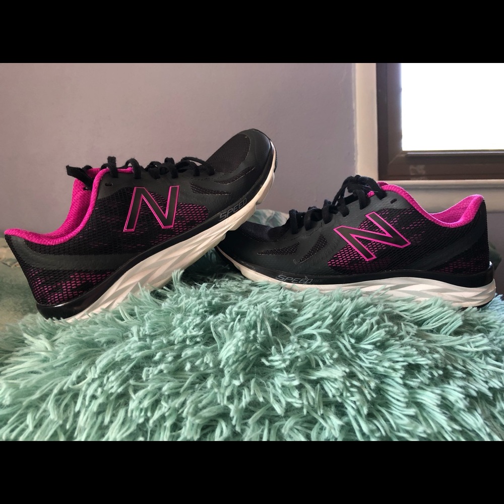 New Balance Abzorb Tennis Shoe